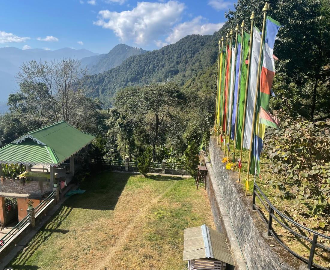 Martam Farmhouse Villa Pelling Exterior photo